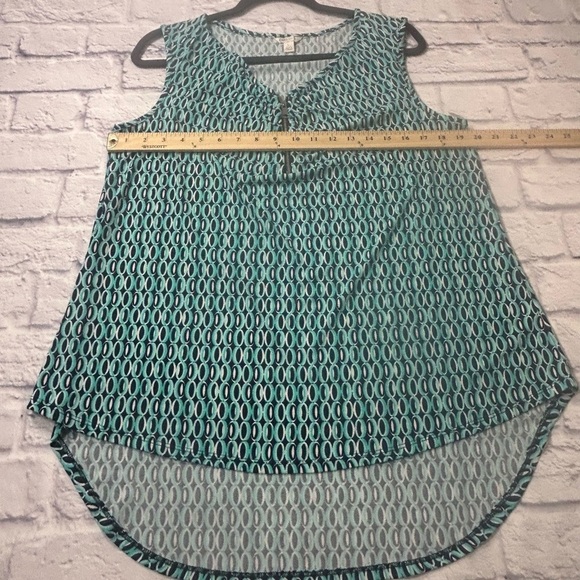 Teal and Navy Patterned Sleeveless Top. Great for Layering with a Cardigan! - Picture 4 of 7